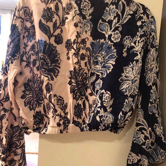 FLORAL WRAP CROP TOP - Picture 3 of 3